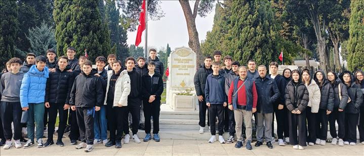 MAVİGÜN ÖĞRENCİLERİ KABRİSTAN ZİYARETİNDE